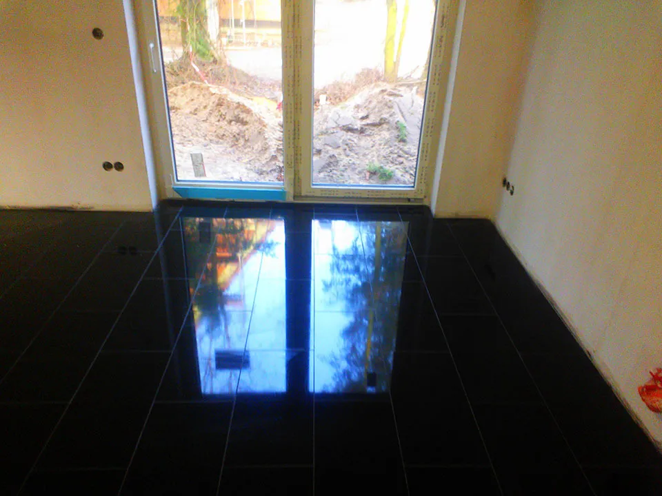 Verlegte Natursteinplatten